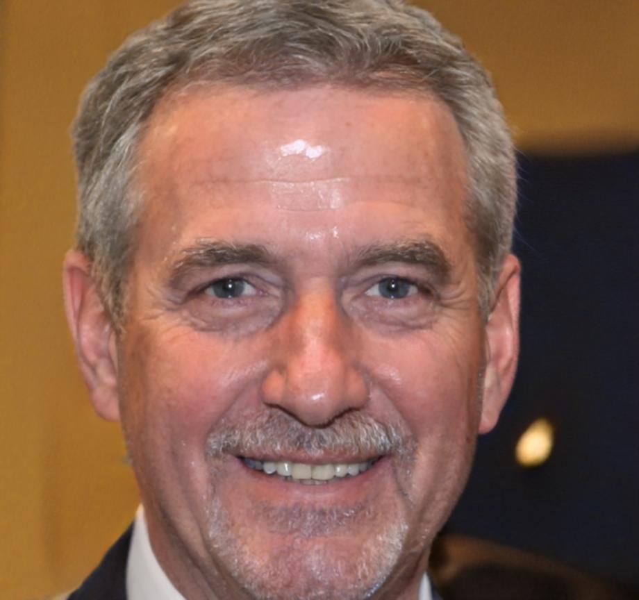 Marcus Hoffmann, Senior Finanzanalyst